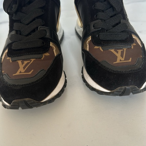 Louis Vuitton Sneakers - Picture 9 of 13